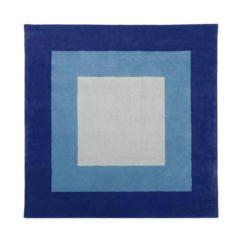 Centered Rug in Winter