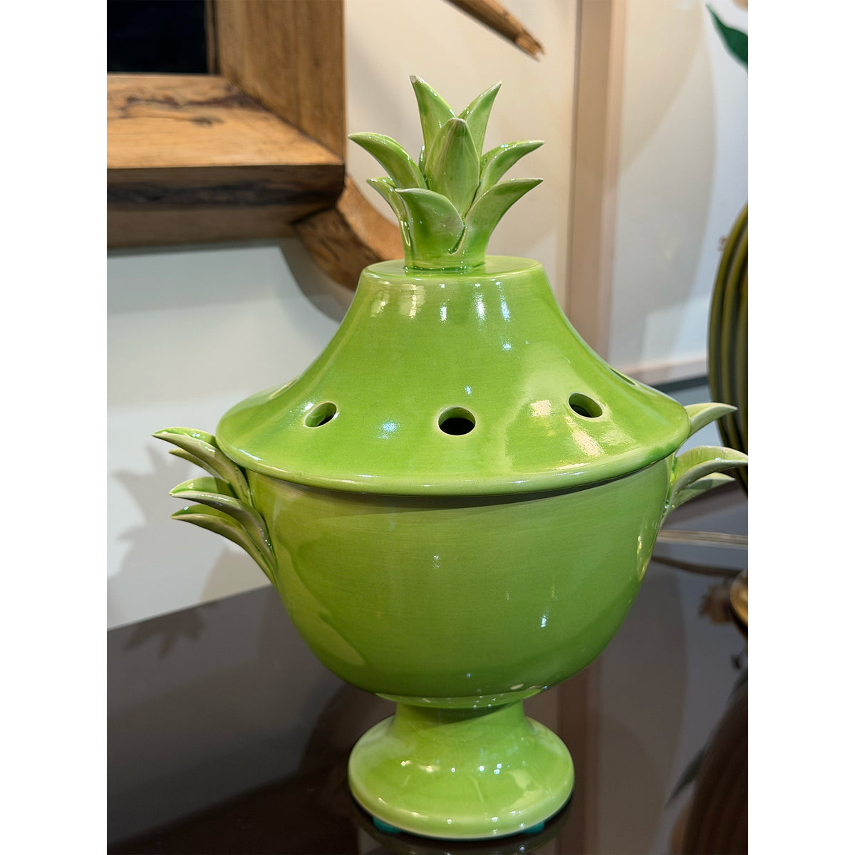 Jean Roger Empire Pique Fleurs Flower Pot with Lid in Victoria Green I Small Chip
