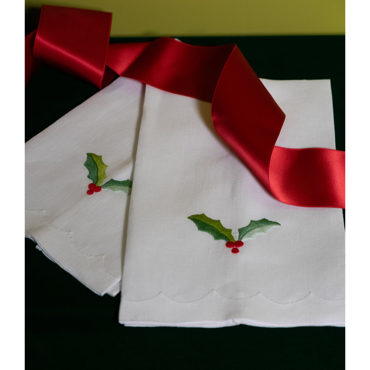 Pair of Guest Towels with Holly Motif
